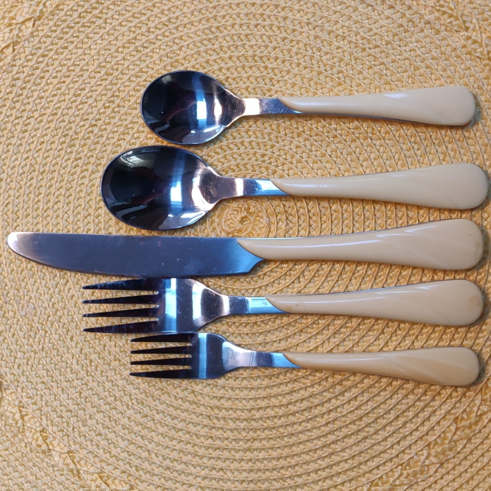 One of 6 sets of Fiesta Fiestaware 5 piece place setting pale yellow flatware